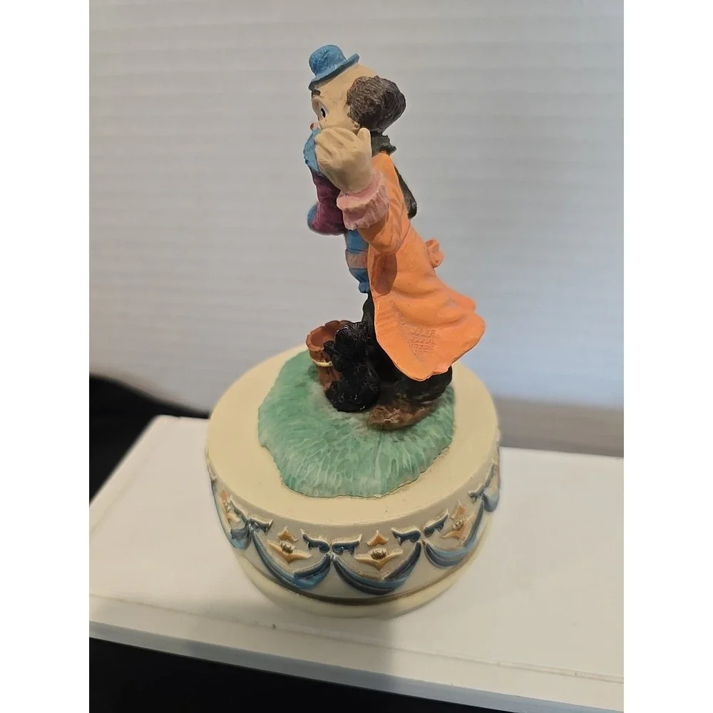 Vintage 1980's DAVAR Revolving Musical Clown w/ Accordion & Cat‎ – Taiwan